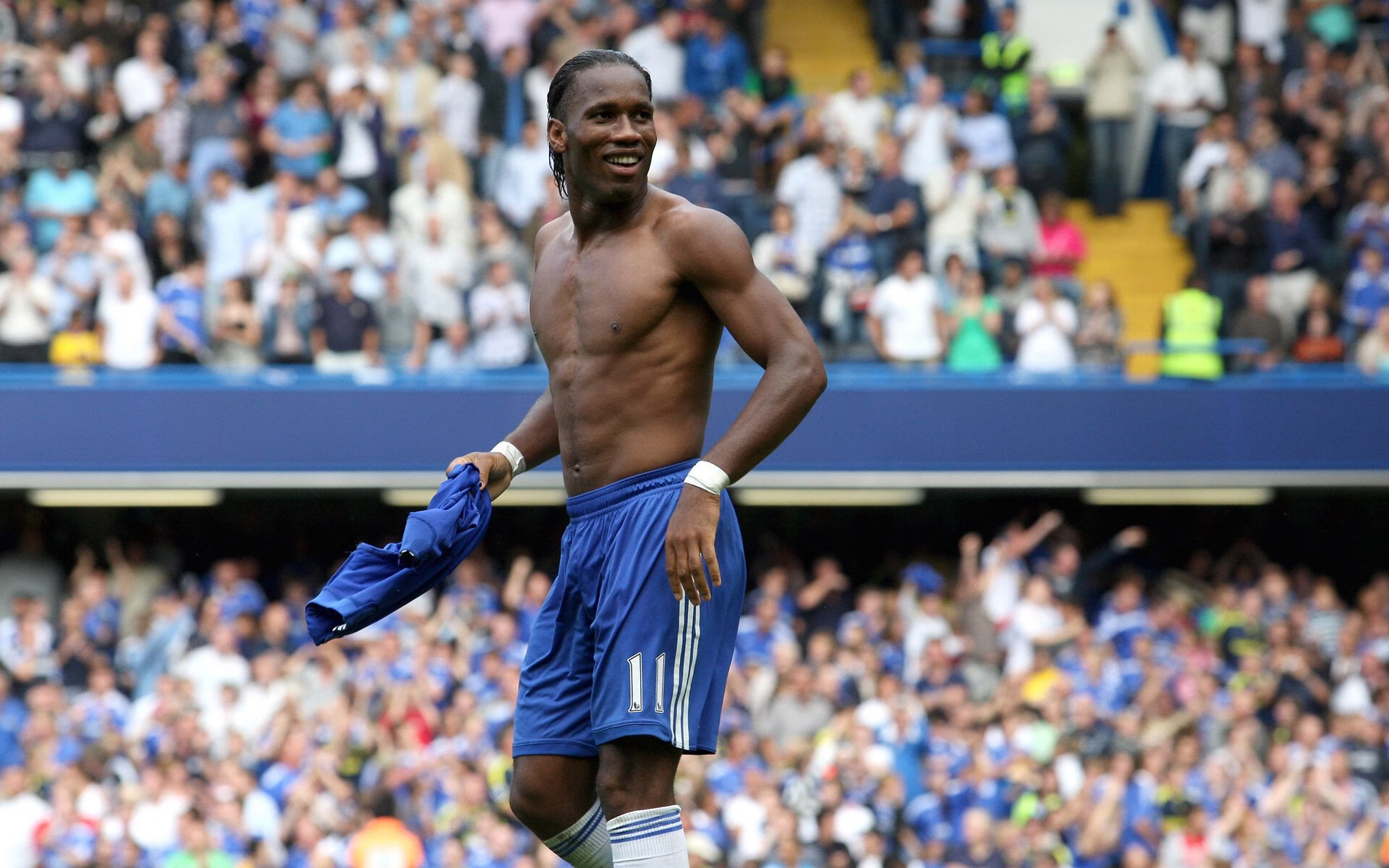 【视频“VAR”系统引发争议】裁判科技应用，提升公正是否存在副作用？